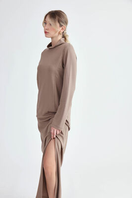 Balıkçı Yaka Yırtmaçlı Uzun Elbise - 16