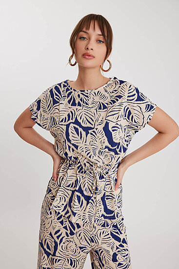 Beli Büzgülü Desenli Kısa Kol Bluz - 1