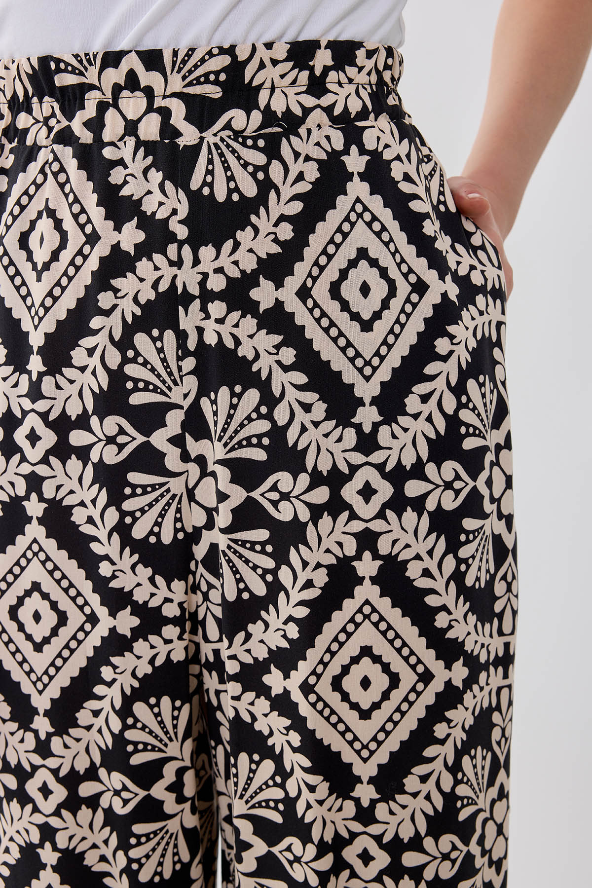 Beli Lastikli Desenli Geniş Paça Pantolon - Thumbnail