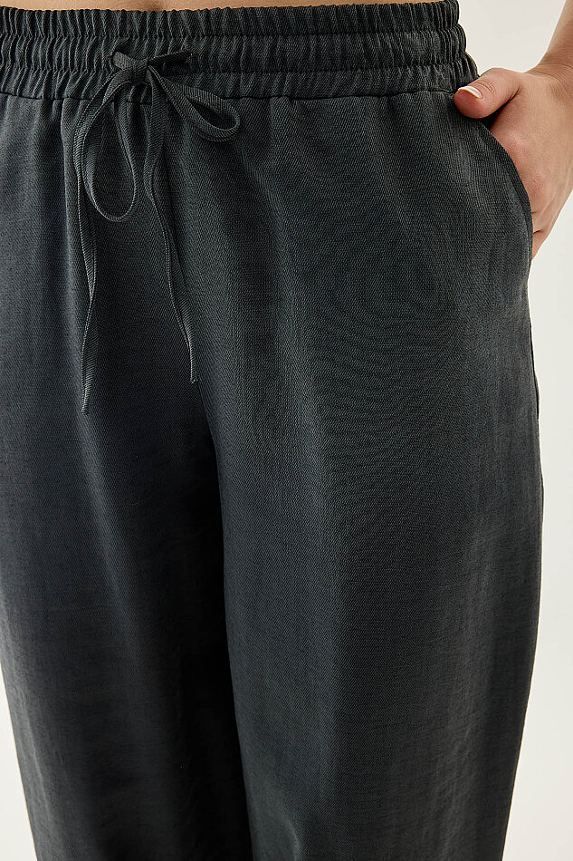 Beli Lastikli Paçası Detaylı Pantolon - 8