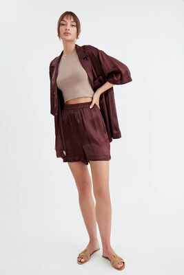 Beli Lastikli Parlak Saten Şort (1)