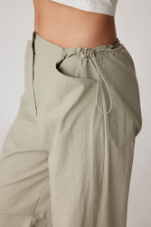 Beli Ve Paçası Lastikli Paraşüt Kumaş Cepli Pantolon - 4