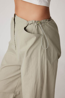 Beli Ve Paçası Lastikli Paraşüt Kumaş Cepli Pantolon - Thumbnail (3)