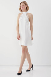 Boyundan Bağlamalı Astarlı Güpürlü Mini Elbise - 5