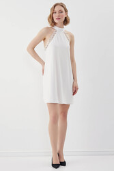 Boyundan Bağlamalı Astarlı Güpürlü Mini Elbise - 4