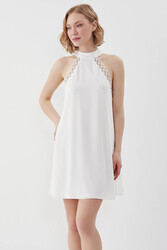 Boyundan Bağlamalı Astarlı Güpürlü Mini Elbise - 9