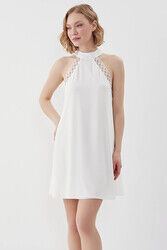 Boyundan Bağlamalı Astarlı Güpürlü Mini Elbise - 11