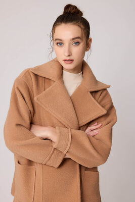 Büyük Cepli Uzun Yaka Detaylı Ceket (1)