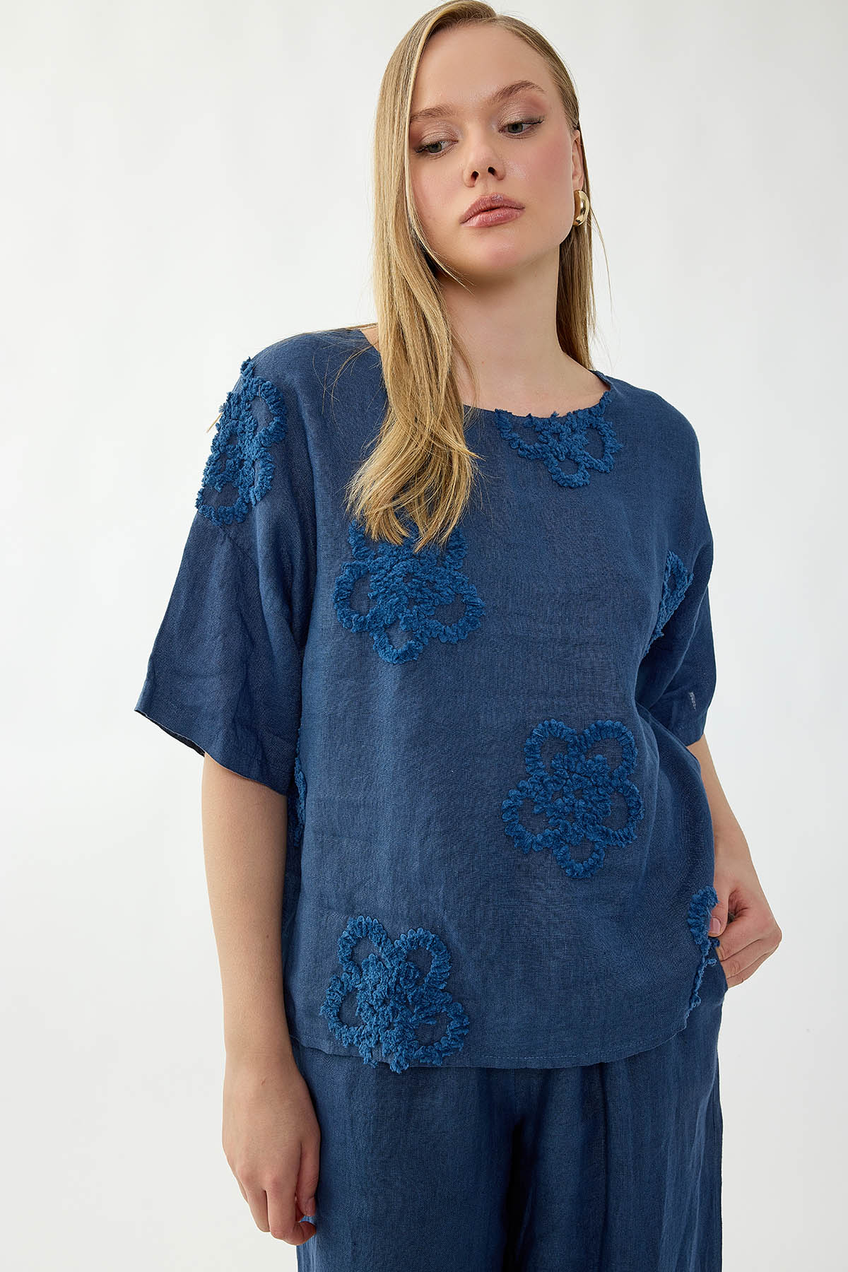 %100 Keten Çiçek Motifli Kısa Kol Bluz - Thumbnail