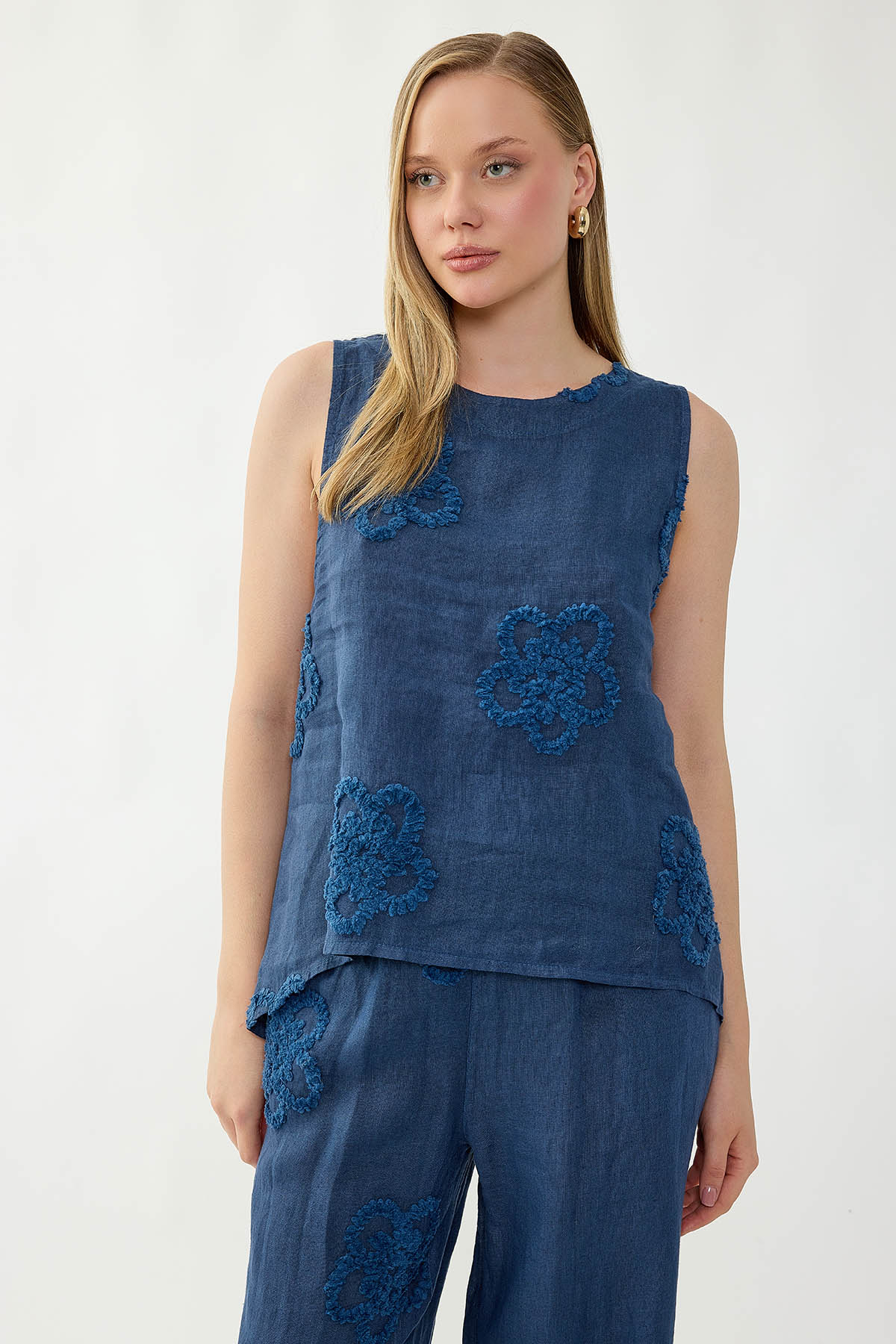 %100 Keten Çiçek Motifli Sıfır Kol Bluz - Thumbnail