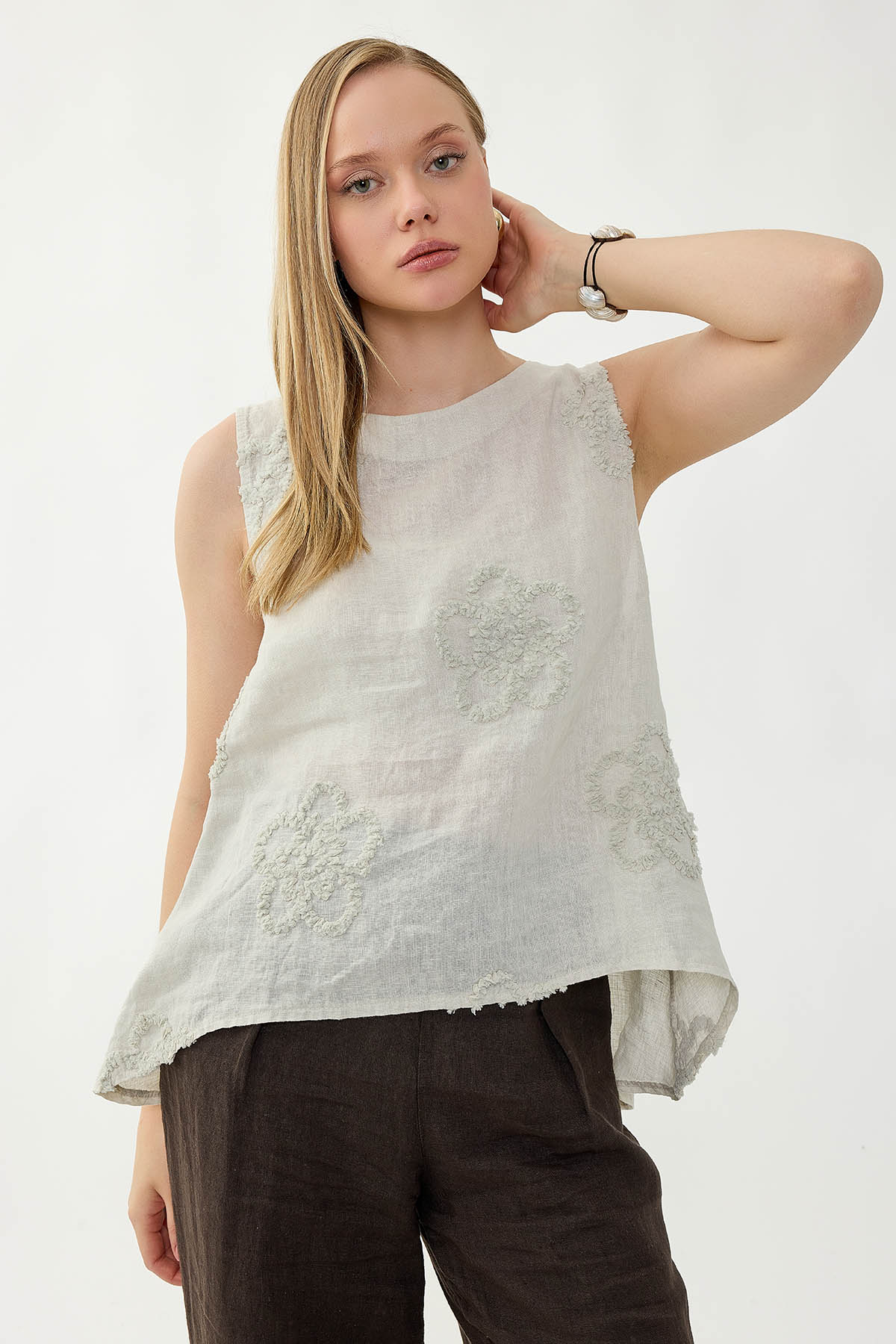 %100 Keten Çiçek Motifli Sıfır Kol Bluz - Thumbnail