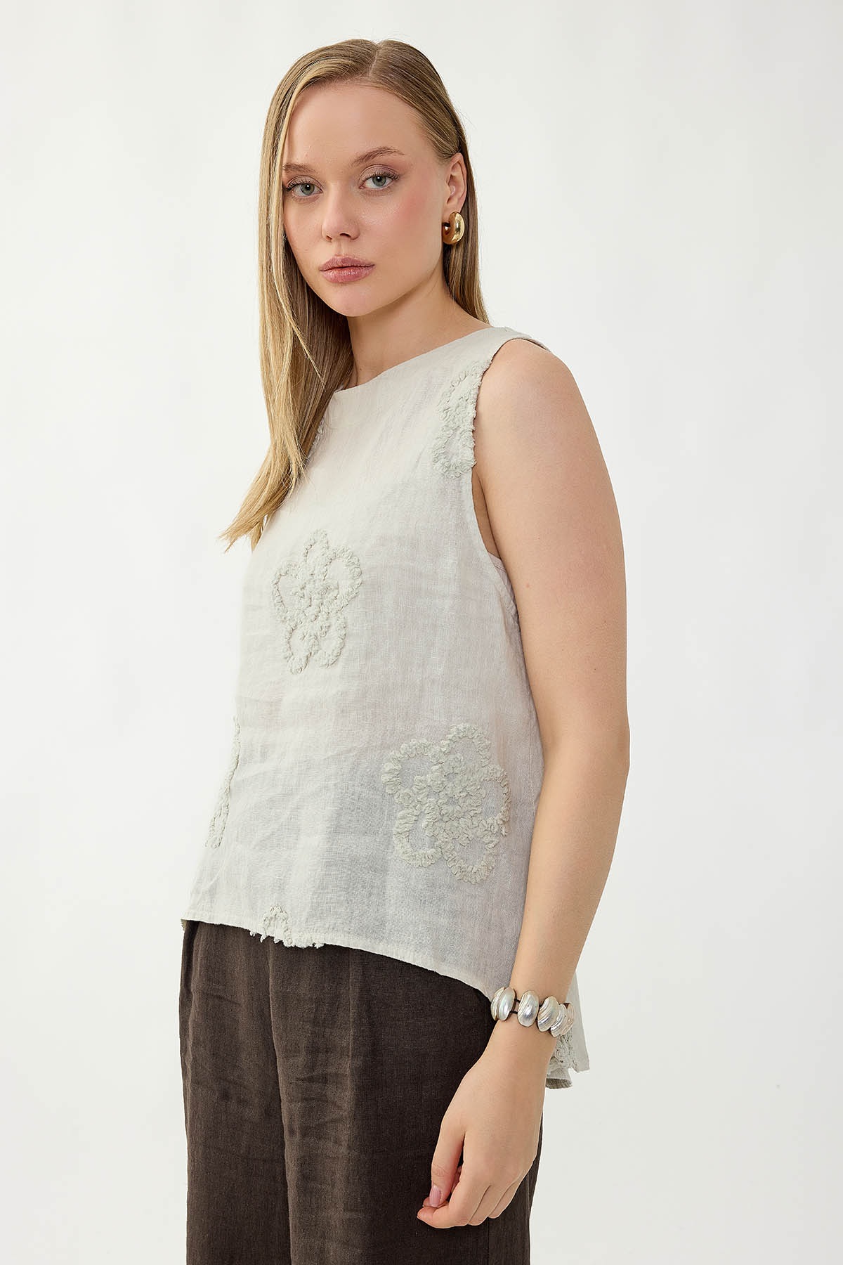 %100 Keten Çiçek Motifli Sıfır Kol Bluz - Thumbnail