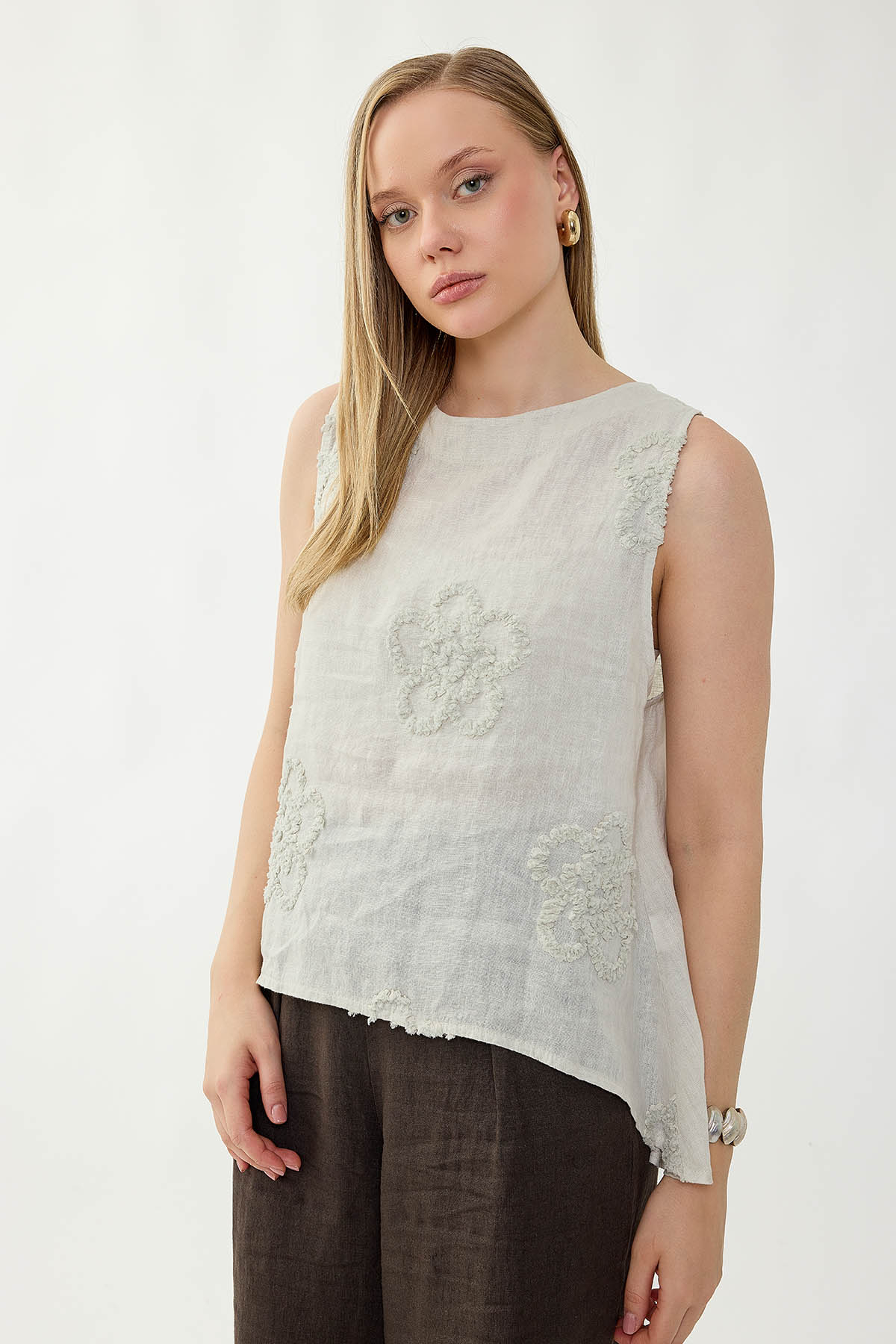 %100 Keten Çiçek Motifli Sıfır Kol Bluz - Thumbnail