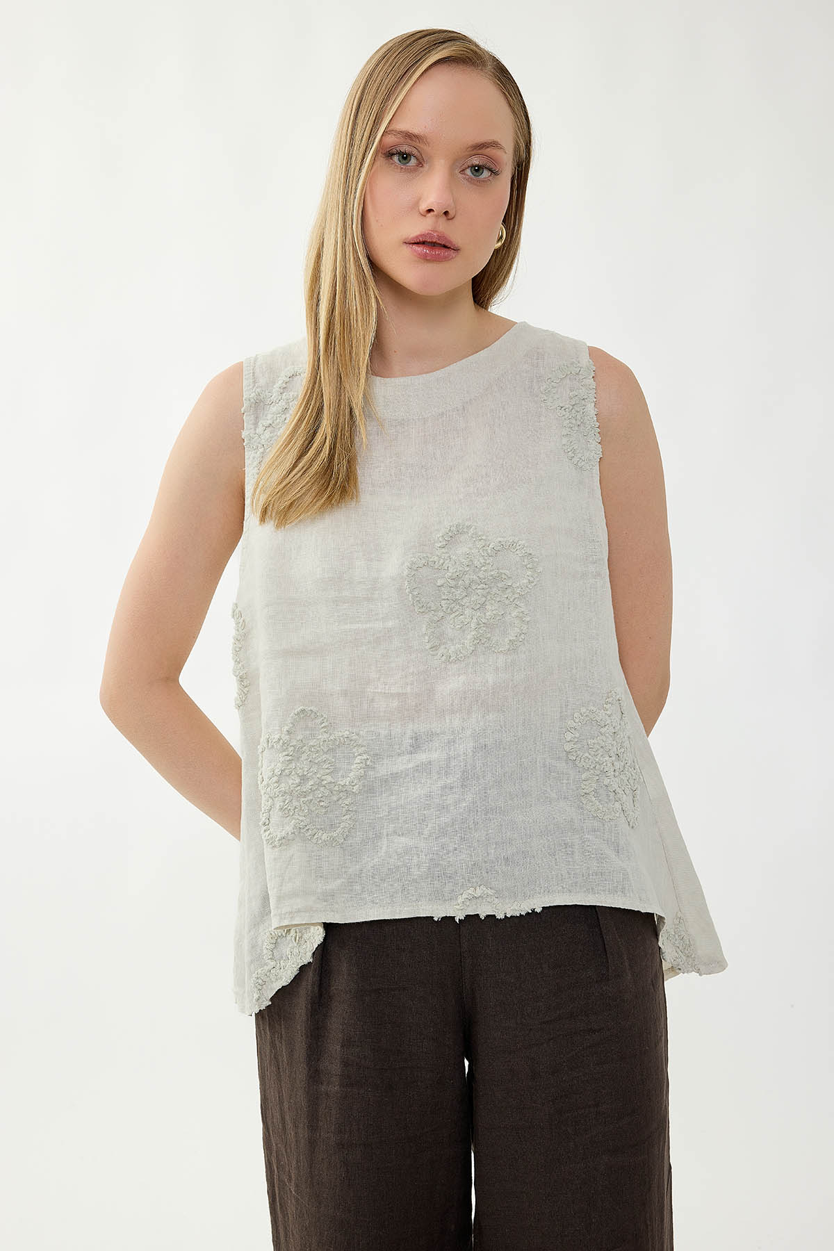 %100 Keten Çiçek Motifli Sıfır Kol Bluz - Thumbnail