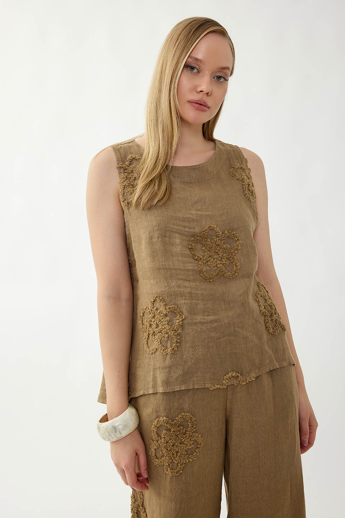 %100 Keten Çiçek Motifli Sıfır Kol Bluz - Thumbnail