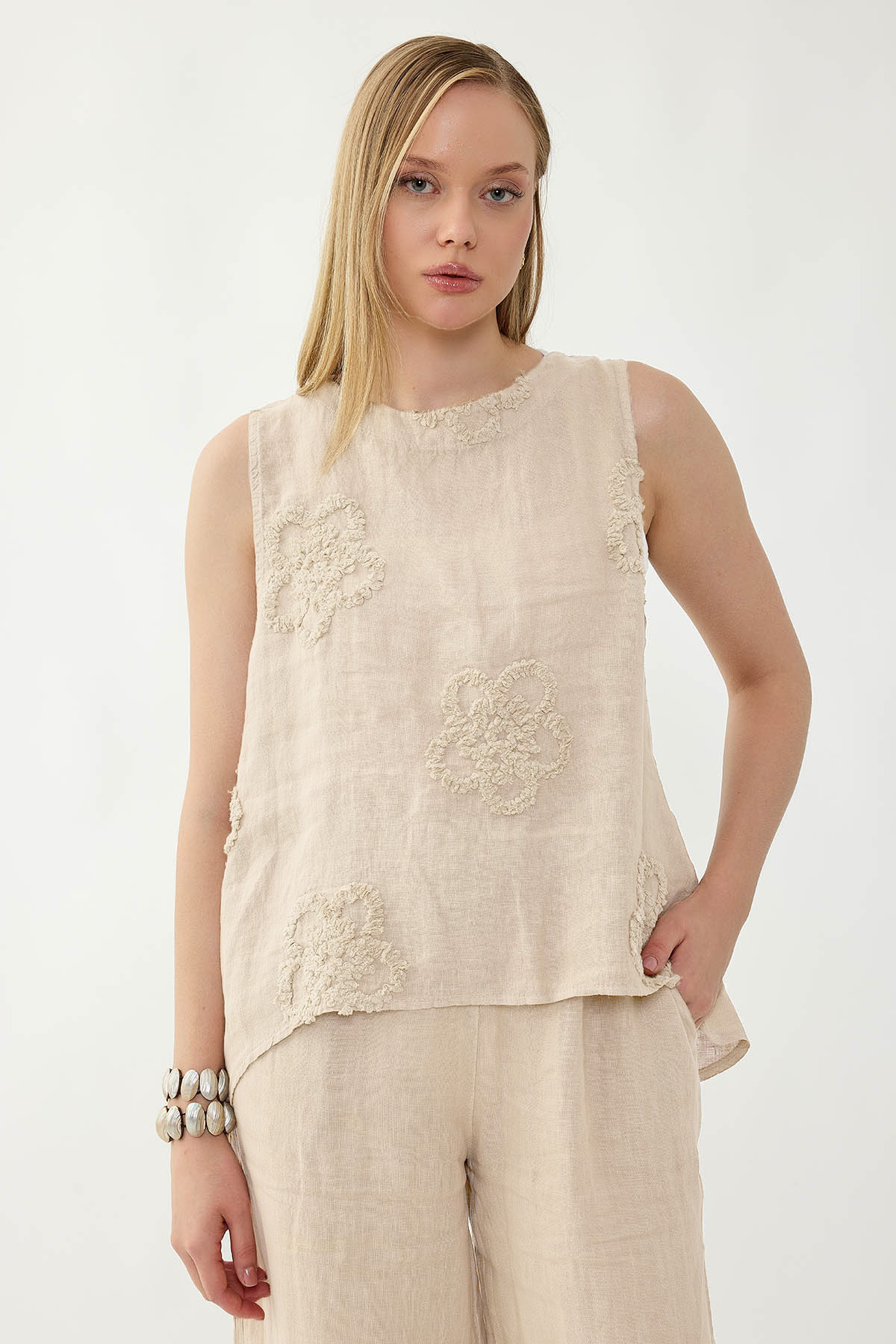 %100 Keten Çiçek Motifli Sıfır Kol Bluz - Thumbnail