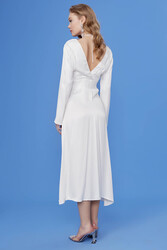 Derin V Dekolteli Uzun Saten Elbise - 3