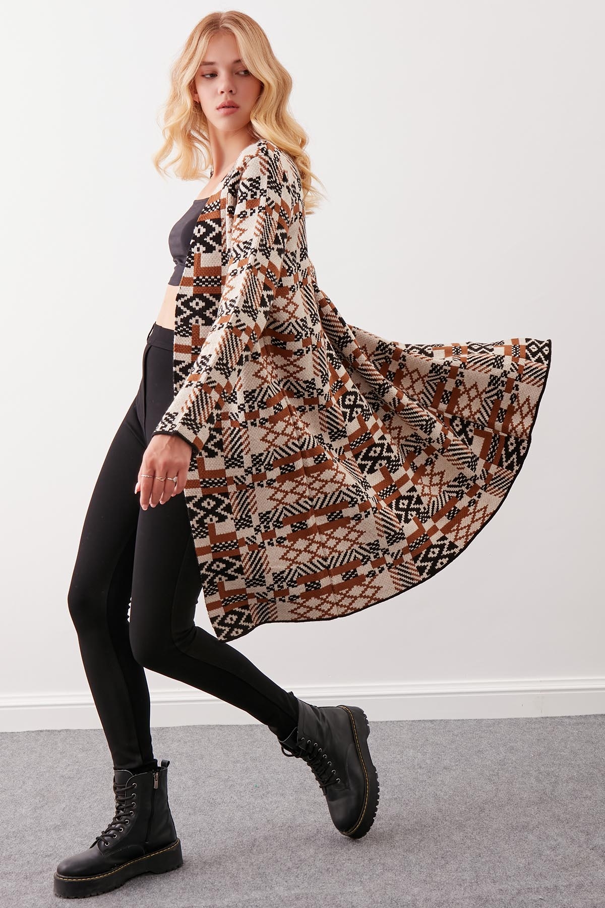 VİTRİN - Desenli Uzun Triko Hırka (1)