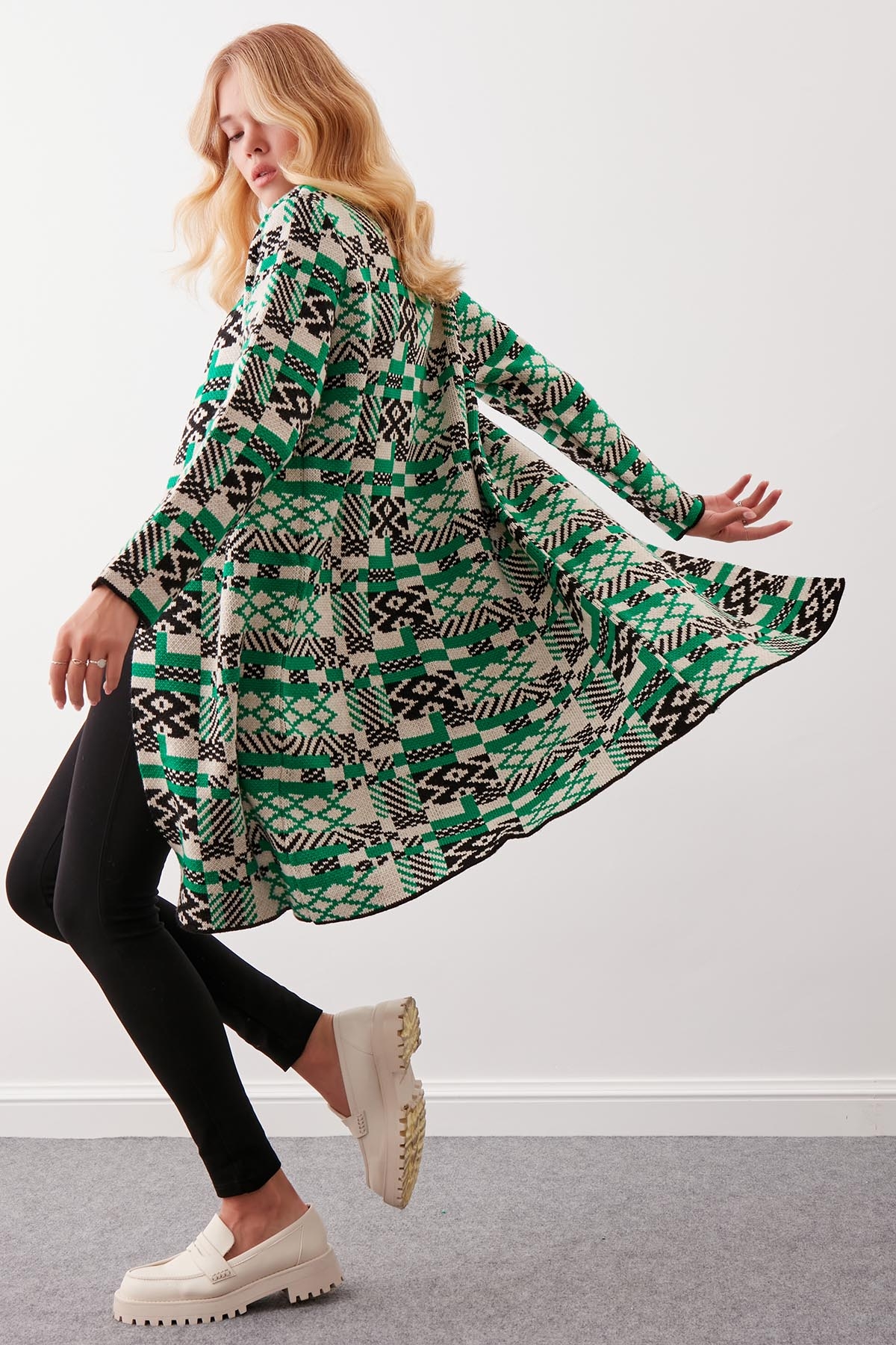 Desenli Uzun Triko Hırka - Thumbnail