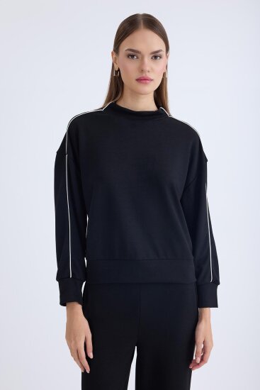 Dik Yaka Kenarı Şeritli Bluz - 1