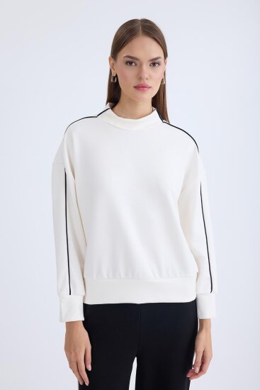 Dik Yaka Kenarı Şeritli Bluz - 10