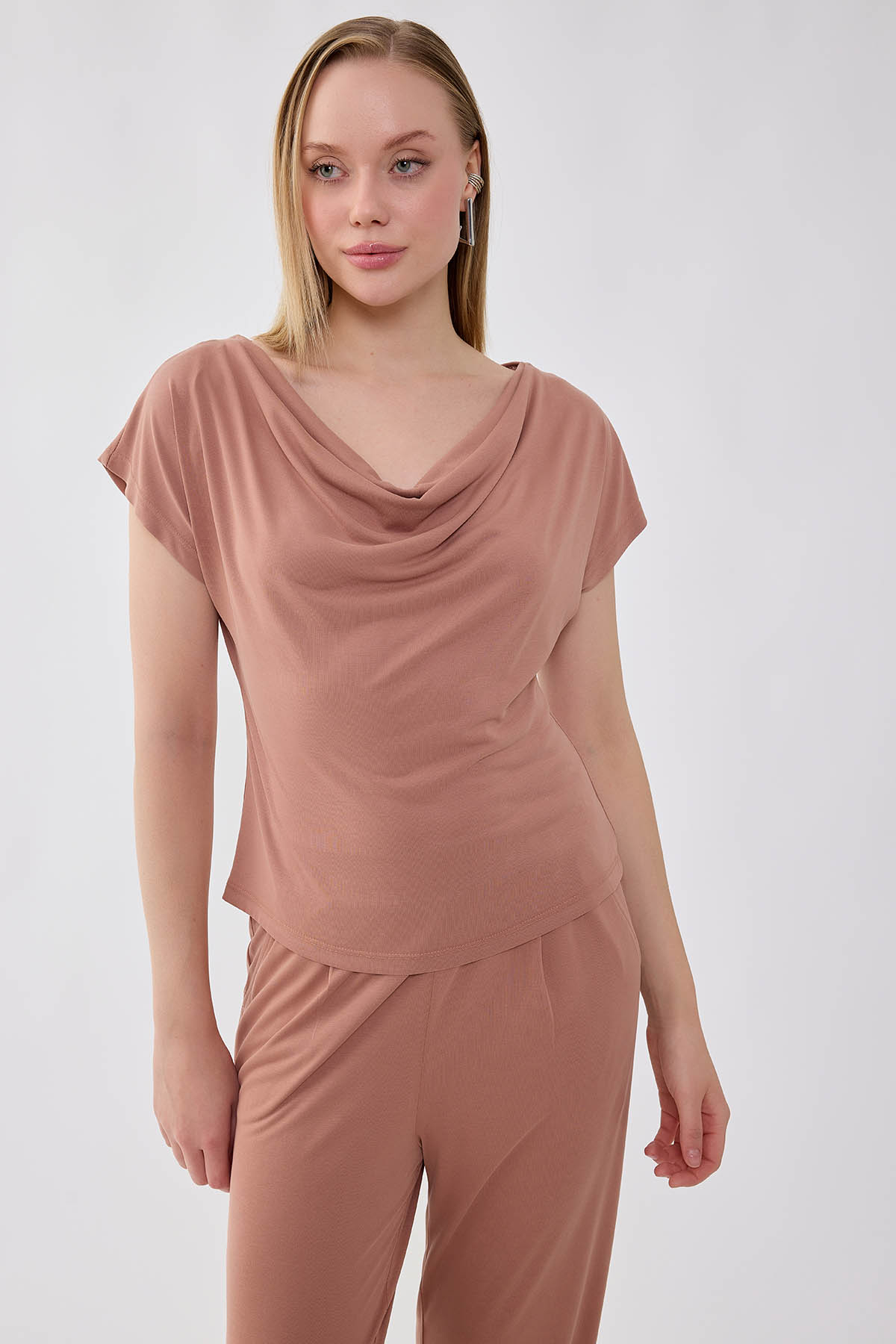 Dökümlü Degaje Yaka Bluz - Thumbnail