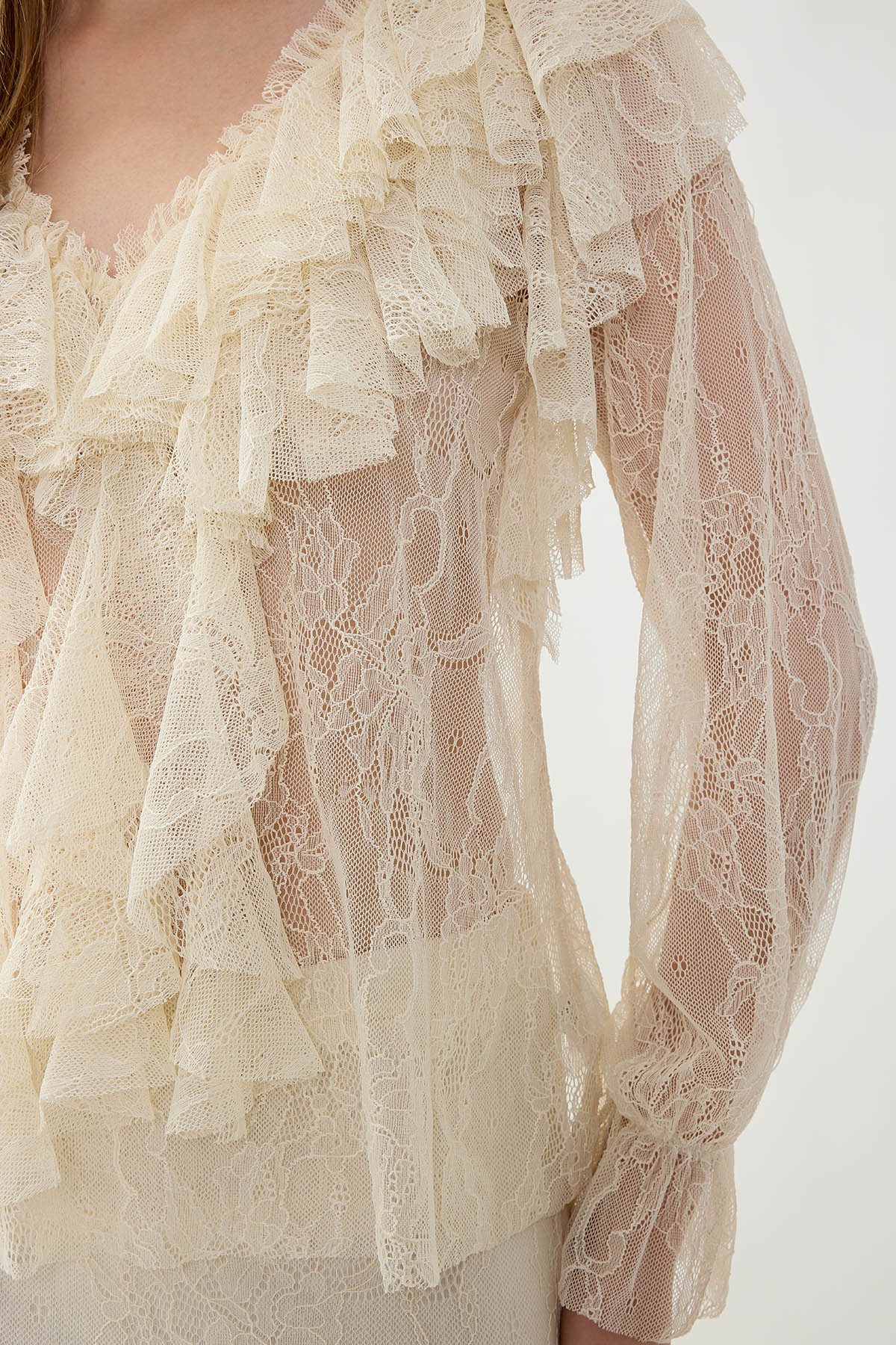 VİTRİN - Fırfırlı Tül Bluz (1)