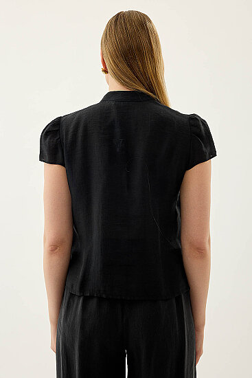 Hakim Yaka Önü Fırfırlı Kısa Kol Bluz - 24