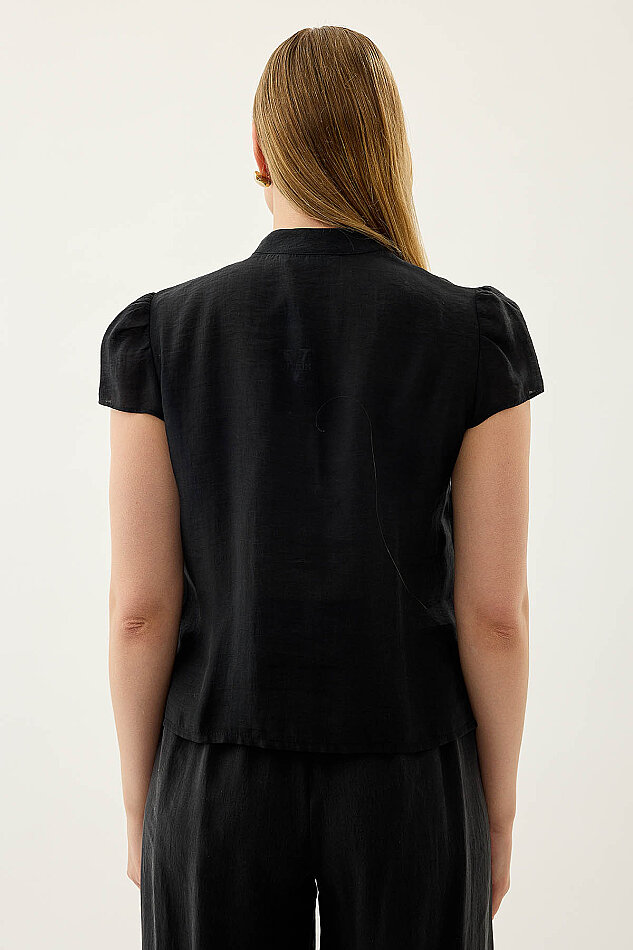 Hakim Yaka Önü Fırfırlı Kısa Kol Bluz - 24