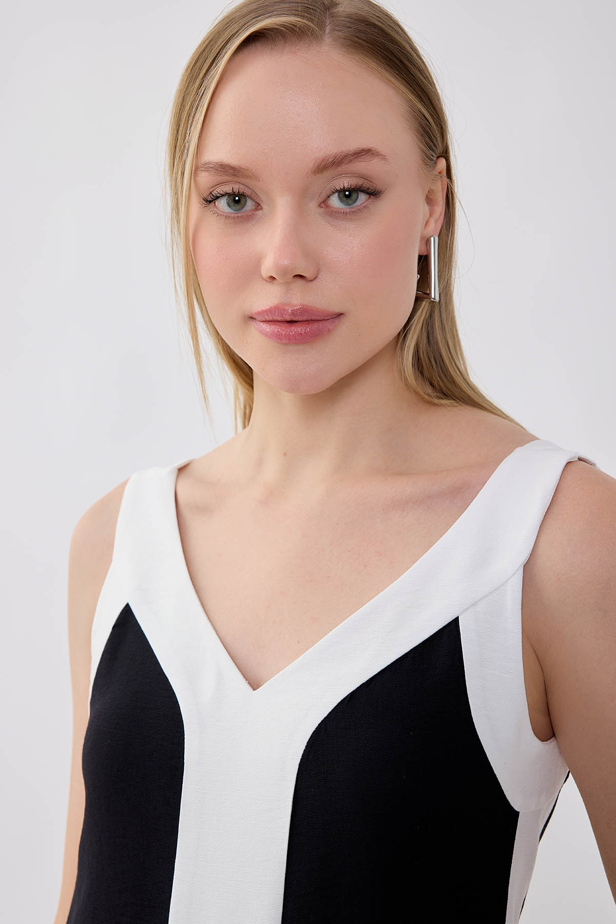 İki Renk V Yaka Elbise - Thumbnail