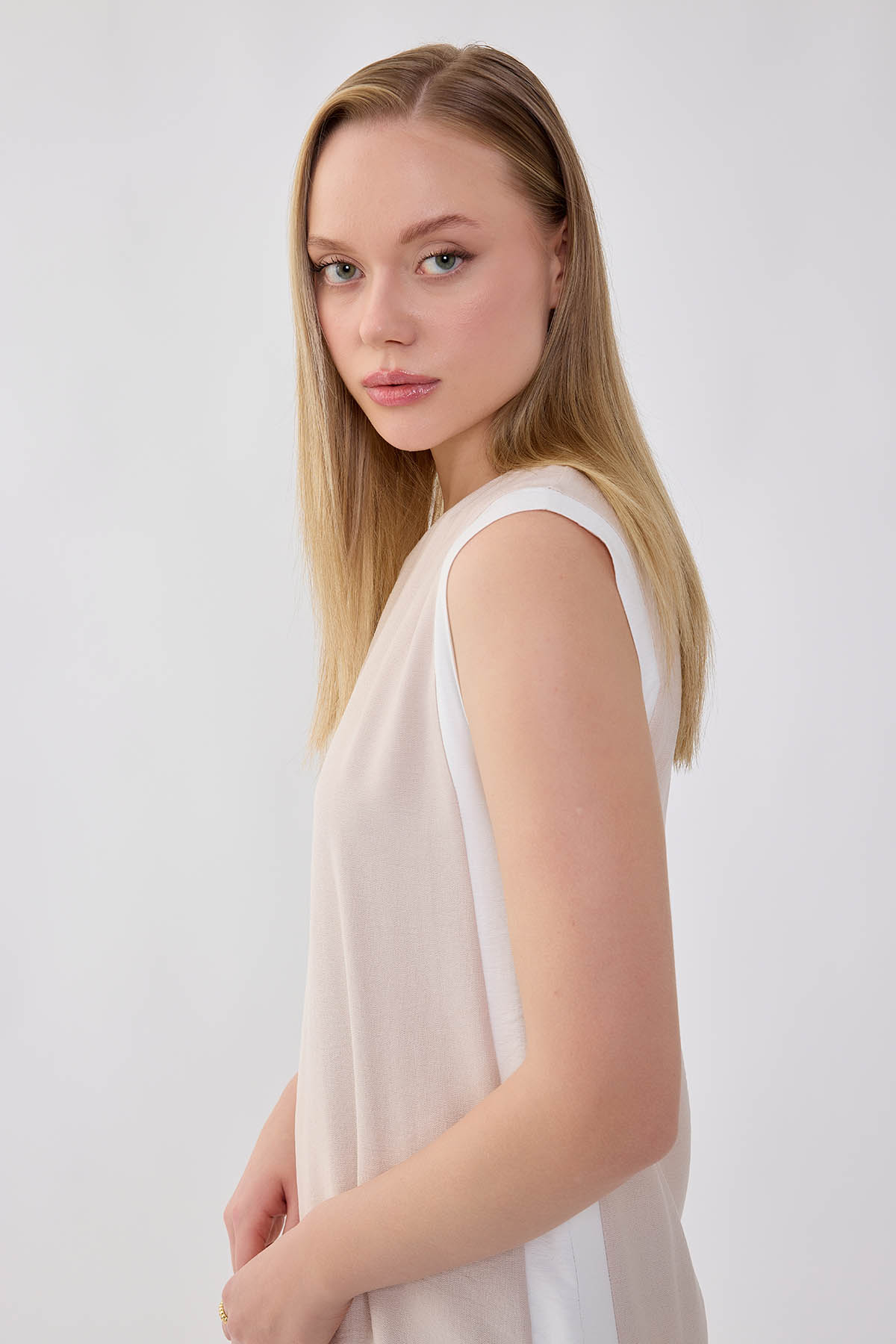 İki Renk Yanları Yırtmaçlı Elbise - Thumbnail