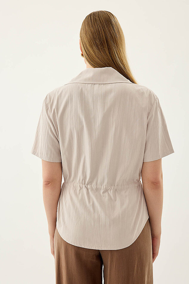 Kapak Cepli Önü Büzgülü Kısa Kol Bluz - 31