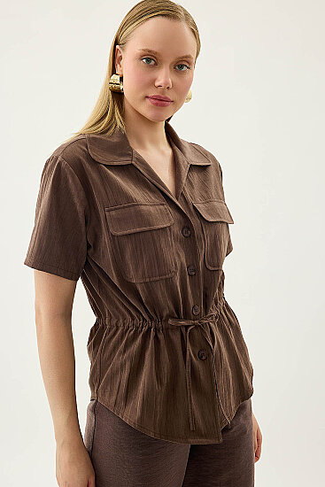 Kapak Cepli Önü Büzgülü Kısa Kol Bluz - 36