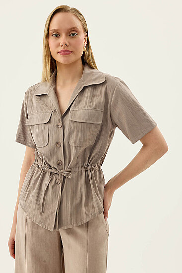 Kapak Cepli Önü Büzgülü Kısa Kol Bluz - 39