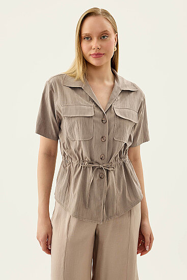 Kapak Cepli Önü Büzgülü Kısa Kol Bluz - 40