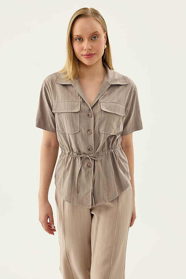 Kapak Cepli Önü Büzgülü Kısa Kol Bluz - 42