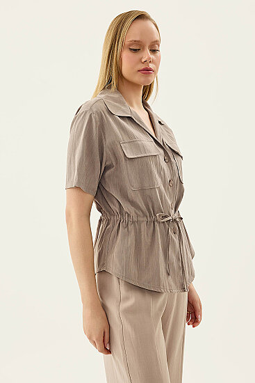 Kapak Cepli Önü Büzgülü Kısa Kol Bluz - 44