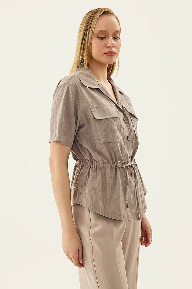 Kapak Cepli Önü Büzgülü Kısa Kol Bluz - 44