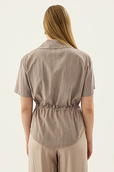 Kapak Cepli Önü Büzgülü Kısa Kol Bluz - 41