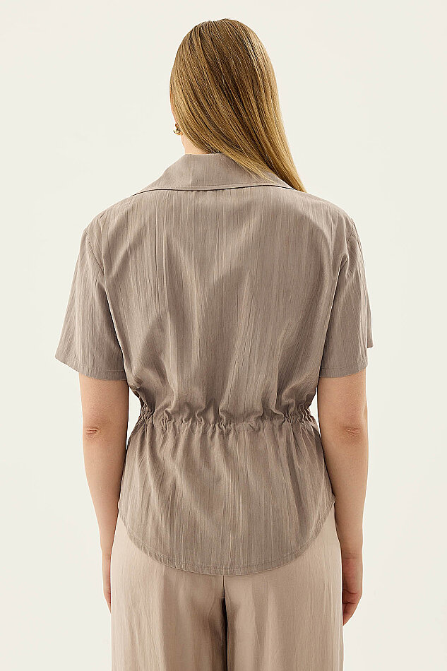 Kapak Cepli Önü Büzgülü Kısa Kol Bluz - 41