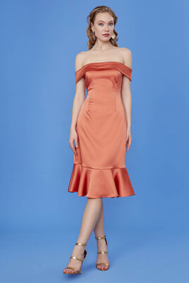 Kayık Yaka Ucu Volanlı Elbise - 1