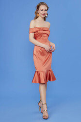 Kayık Yaka Ucu Volanlı Elbise - 4