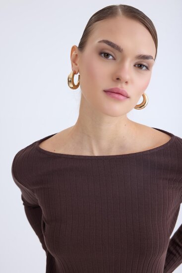 Kayık Yaka Uzun Kol Bluz - 12