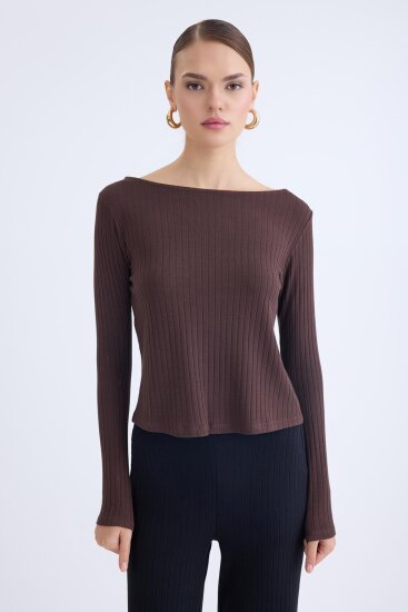 Kayık Yaka Uzun Kol Bluz - 16