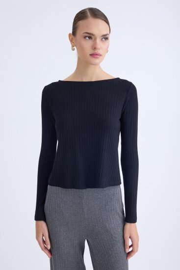 Kayık Yaka Uzun Kol Bluz - 17