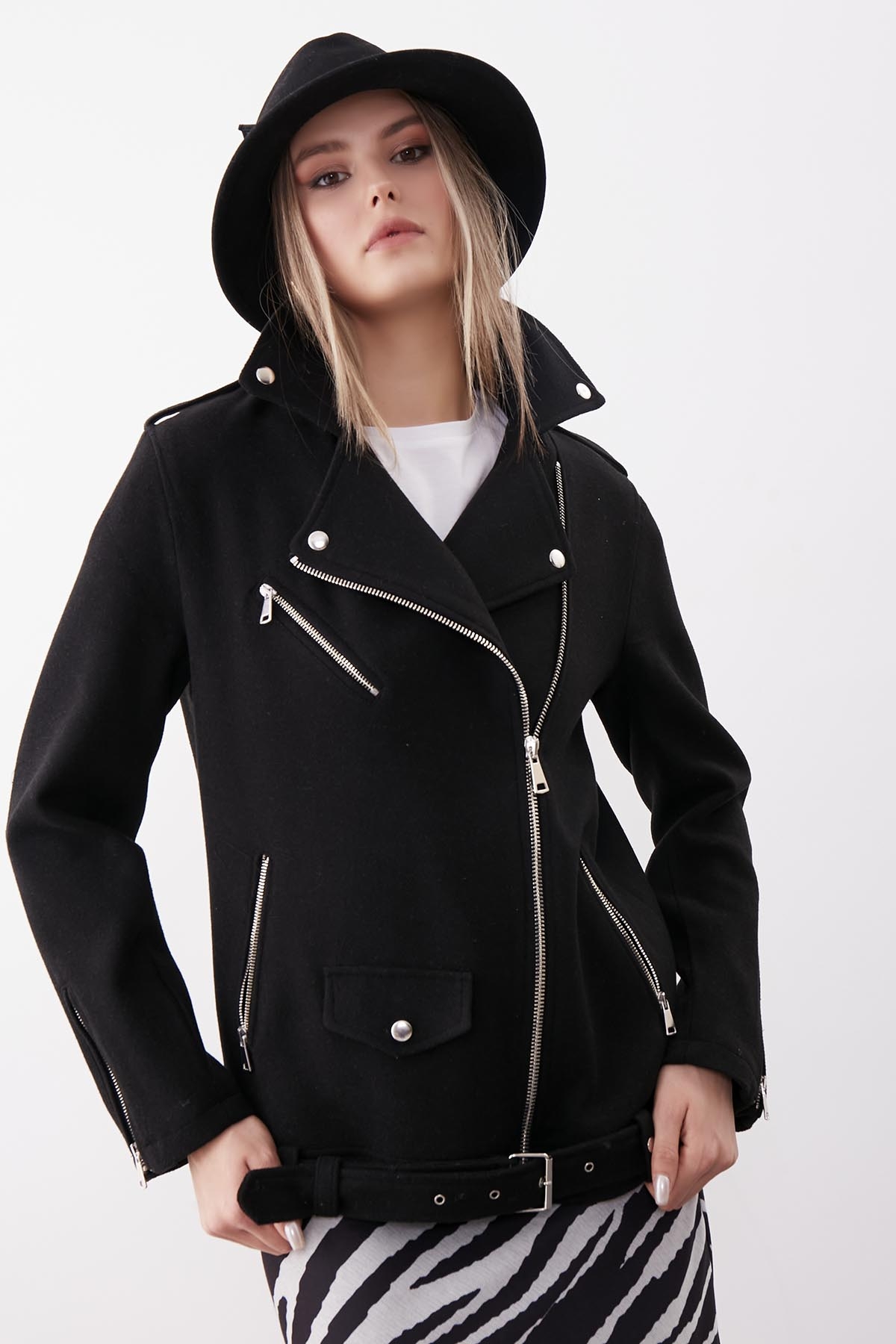 Omuzda Apolet Detaylı Kemerli Kaşe Ceket - Thumbnail