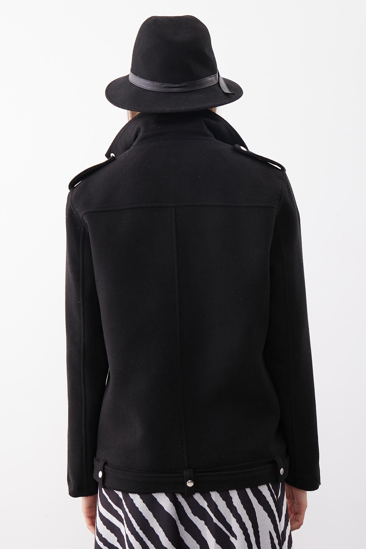 Omuzda Apolet Detaylı Kemerli Kaşe Ceket - Thumbnail