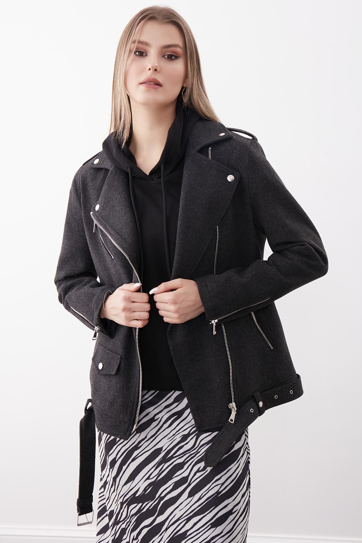 Omuzda Apolet Detaylı Kemerli Kaşe Ceket - Thumbnail