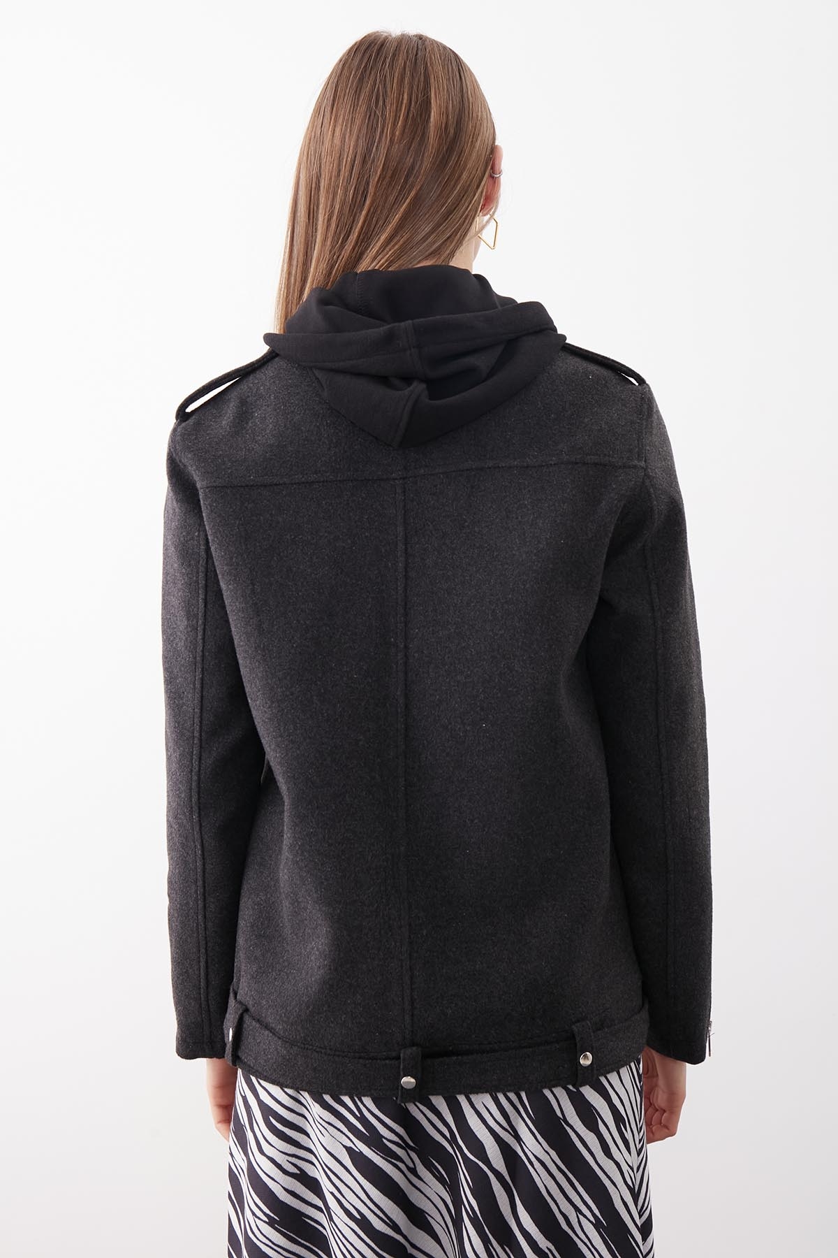 Omuzda Apolet Detaylı Kemerli Kaşe Ceket - Thumbnail