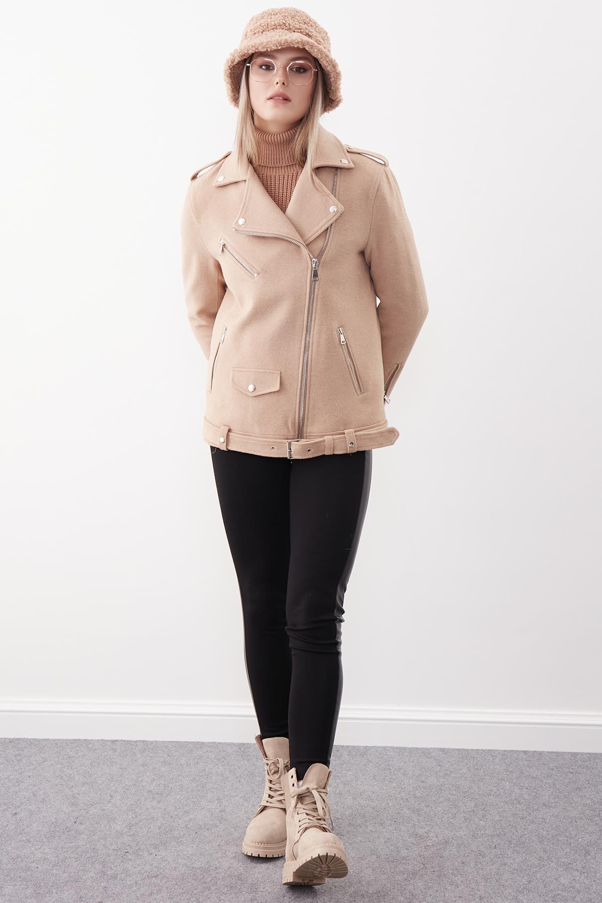 Omuzda Apolet Detaylı Kemerli Kaşe Ceket - Thumbnail